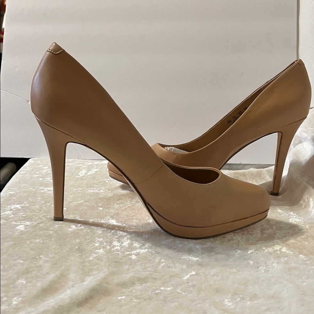 Leather Nude Pumps
